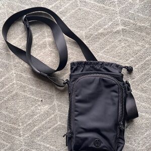 Lululemon Water Bottle Black Crossbody Bag (2L)